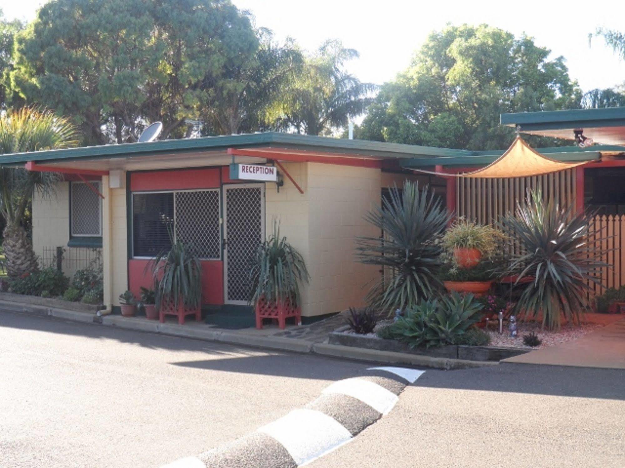 Oakey Motel ภายนอก รูปภาพ